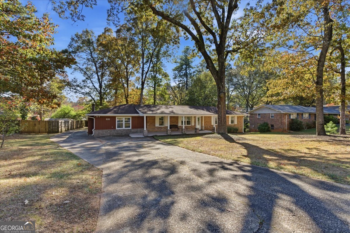 681 Manor Ridge DR SW