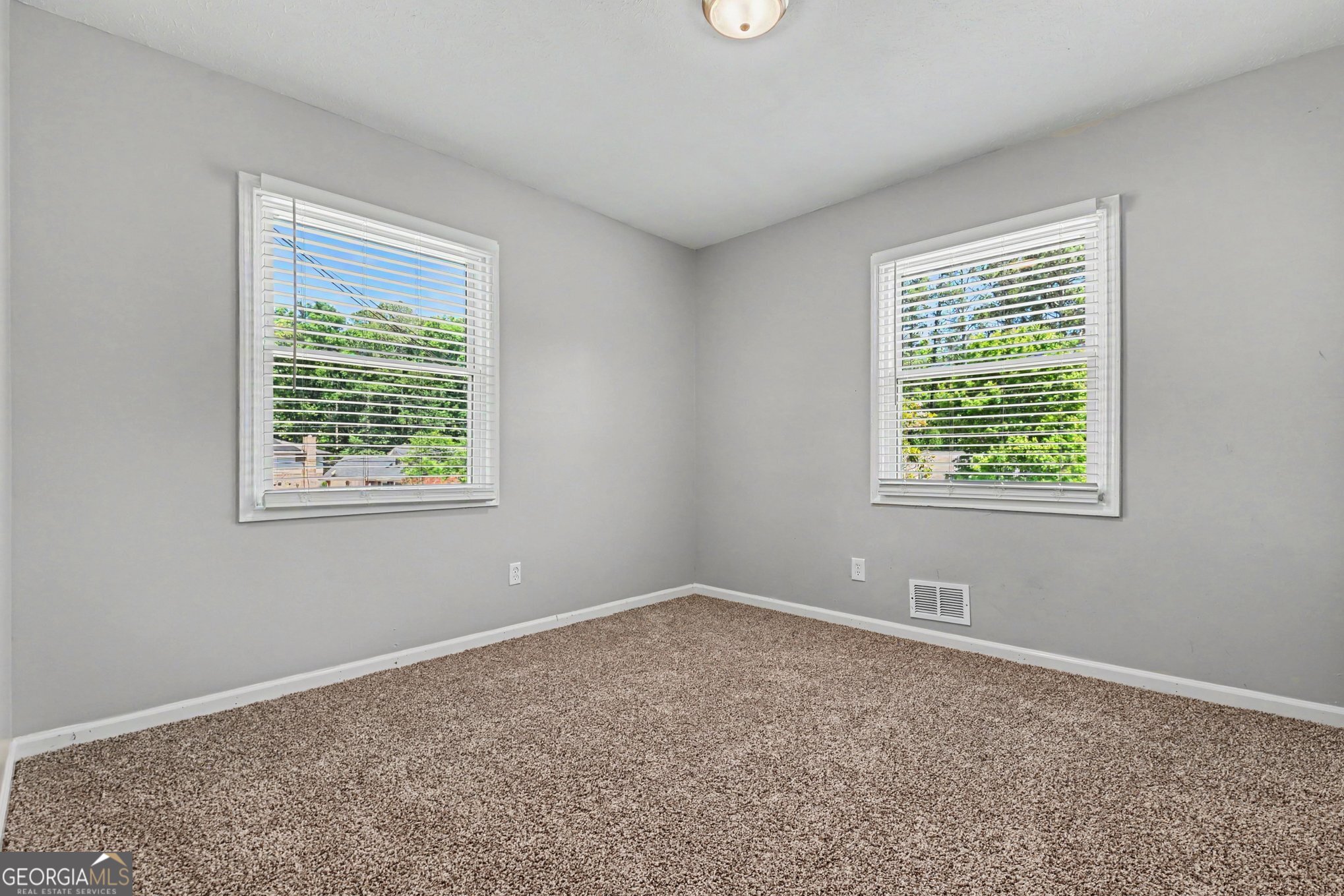 2130 Sandgate CIR SW