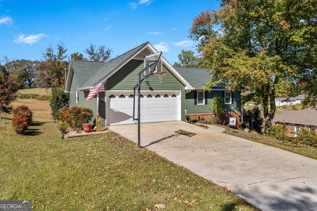Photo of 19 Crawford Manor Drive, Toccoa, GA 30577 (MLS # 10879862)