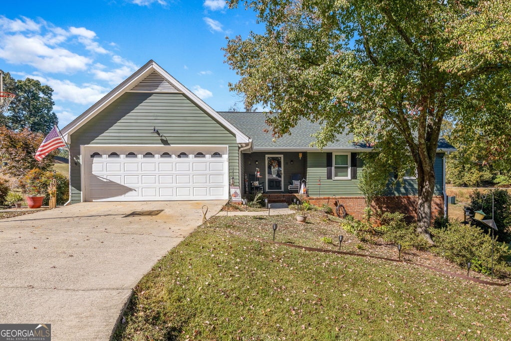 Photo of 19 Crawford Manor Drive, Toccoa, GA 30577 (MLS # 10879862)