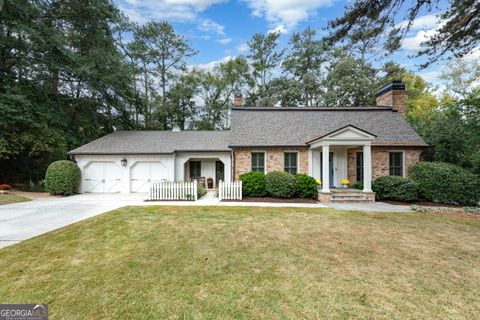 Photo of 4220 Exeter Close NW, Atlanta, GA 30327 (MLS # 10618983)