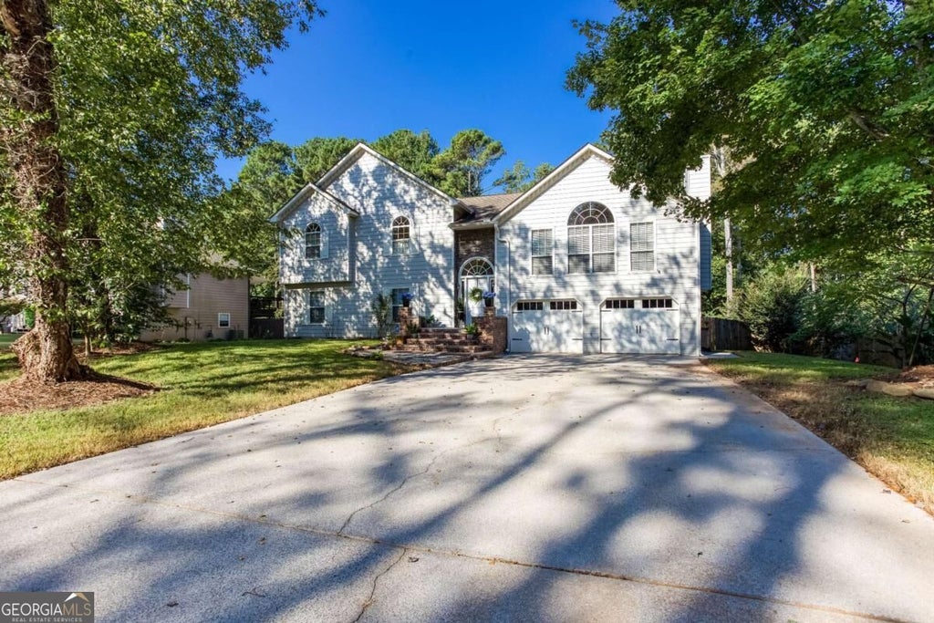 Photo of 207 Bennett Farms Trail, Acworth, GA 30102 (MLS # 10849250)
