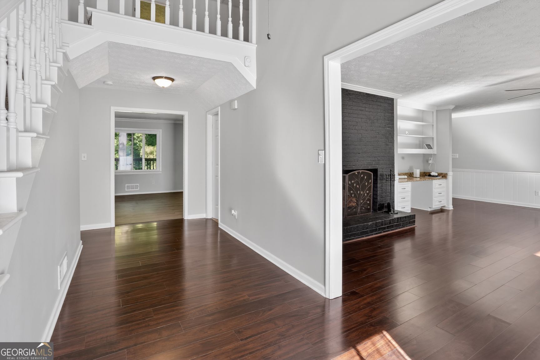 2223 Angela DR SW