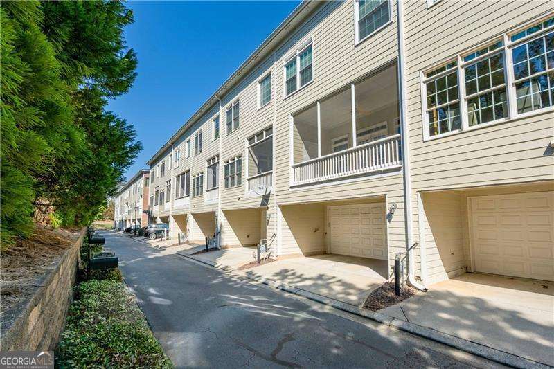 Atlanta, Georgia 30328, United States, 2 Bedrooms Bedrooms, ,4 BathroomsBathrooms,Residential,Active,90820