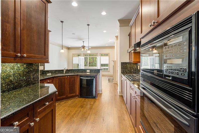 Atlanta, Georgia 30328, United States, 2 Bedrooms Bedrooms, ,4 BathroomsBathrooms,Residential,Active,90820