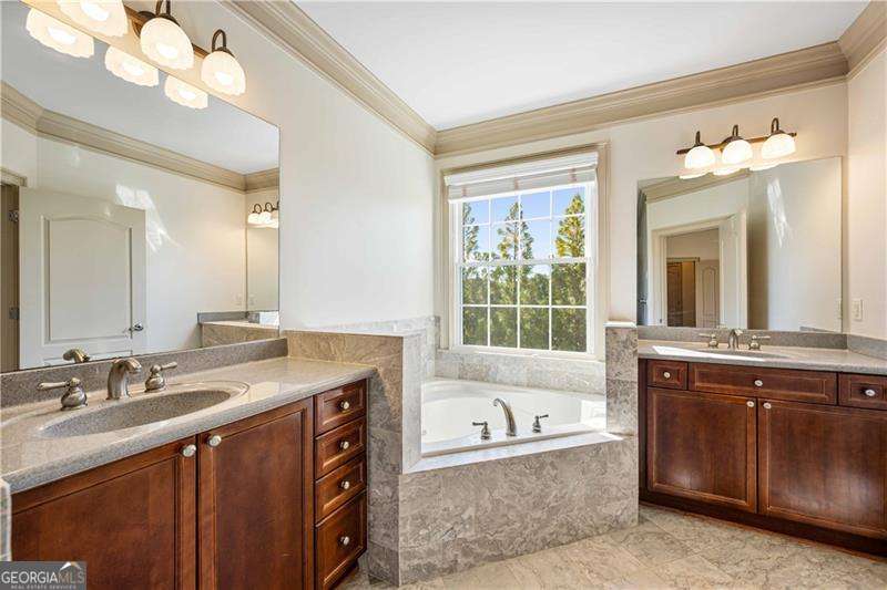 Atlanta, Georgia 30328, United States, 2 Bedrooms Bedrooms, ,4 BathroomsBathrooms,Residential,Active,90820