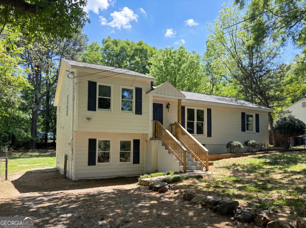 Photo of 2043 White Oak Circle NW, Kennesaw, GA 30144 (MLS # 10741285)