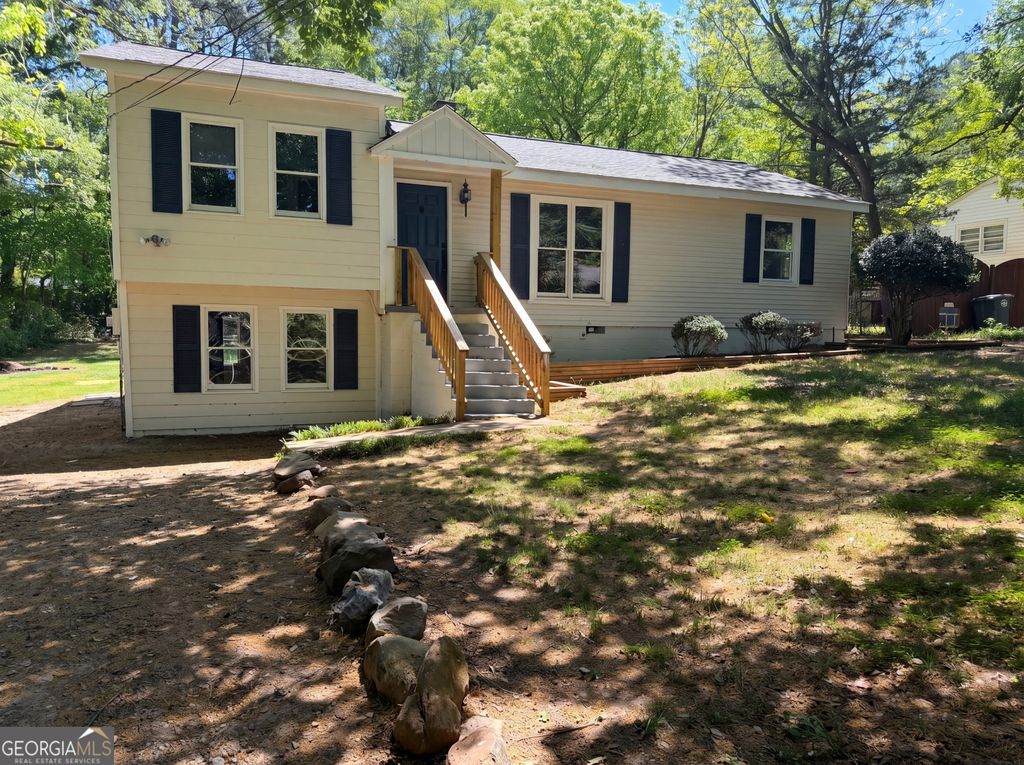 Photo of 2043 White Oak Circle NW, Kennesaw, GA 30144 (MLS # 10741285)