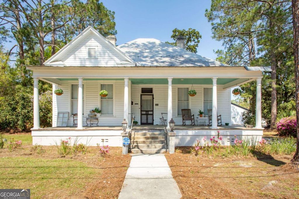 Photo of 1261 Grove Avenue, Waycross, GA 31501 (MLS # 10717929)