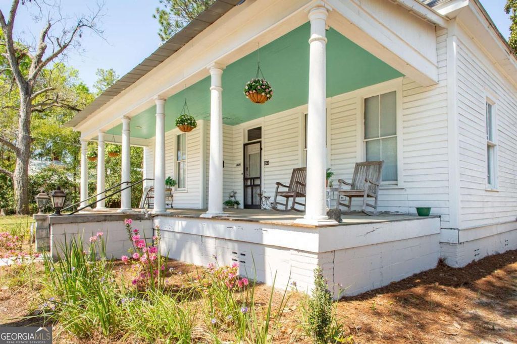 Photo of 1261 Grove Avenue, Waycross, GA 31501 (MLS # 10717929)