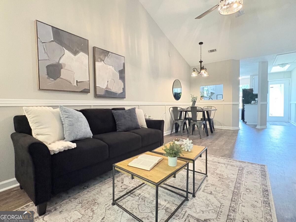 9049 Stoneleigh TRCE