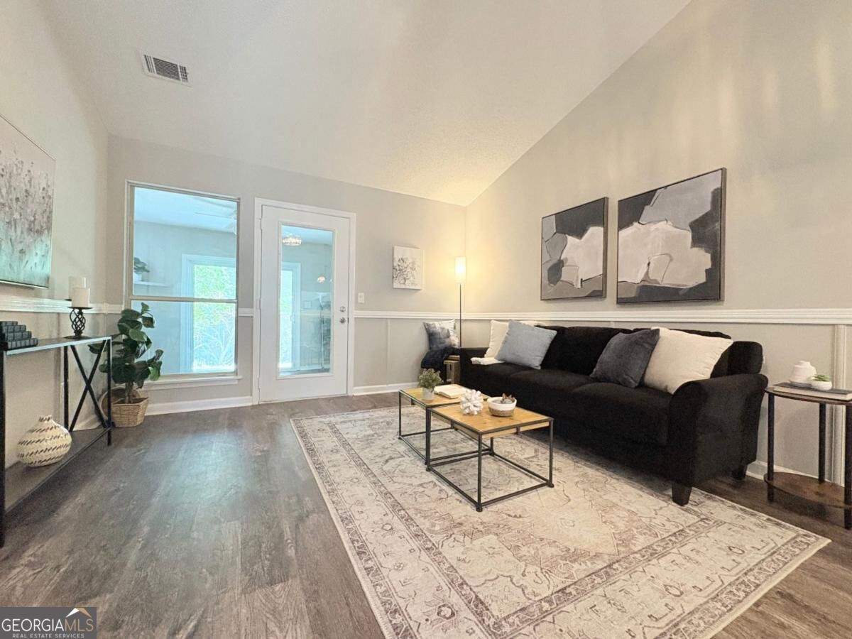 9049 Stoneleigh TRCE