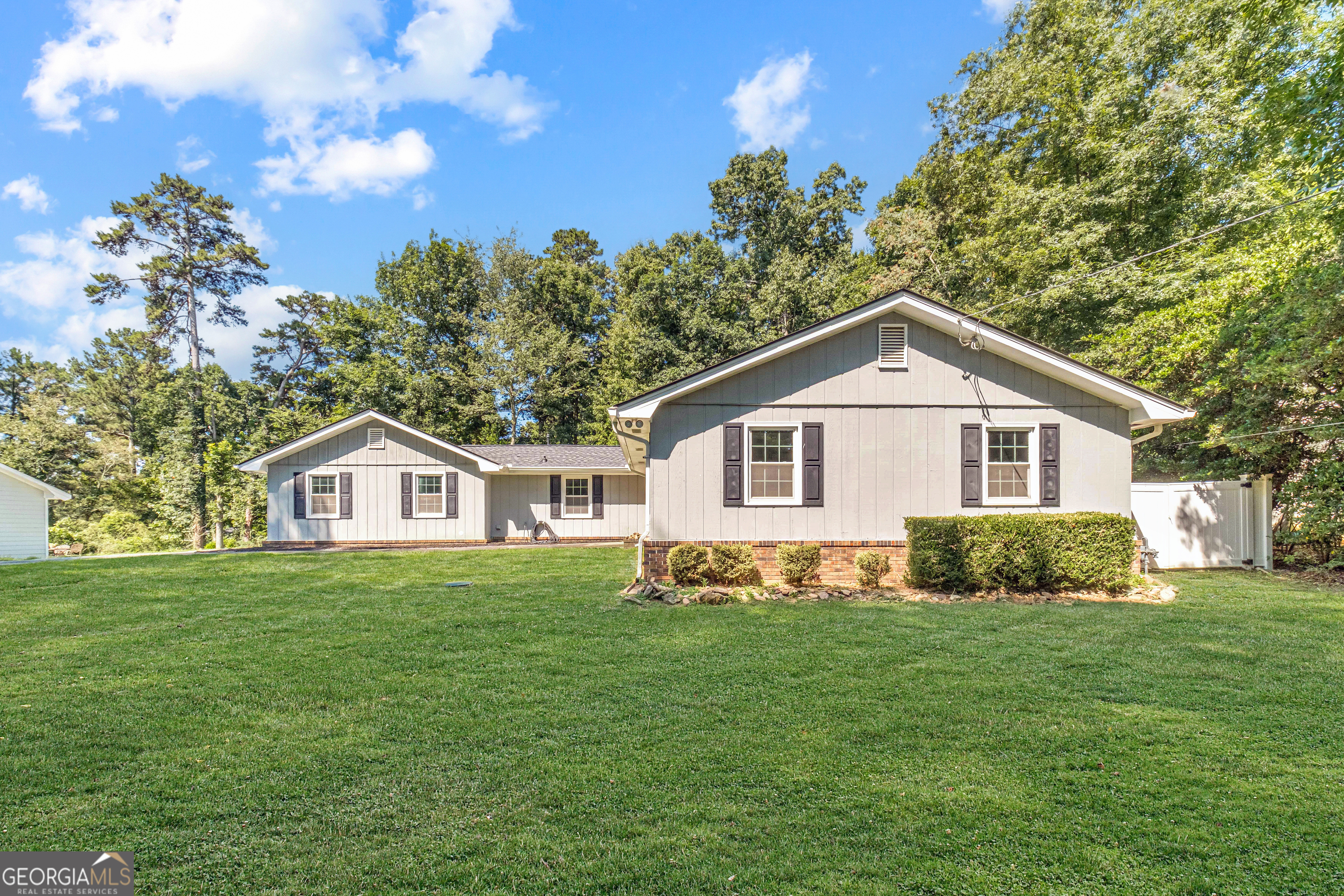 3245 Village Glen TRL S