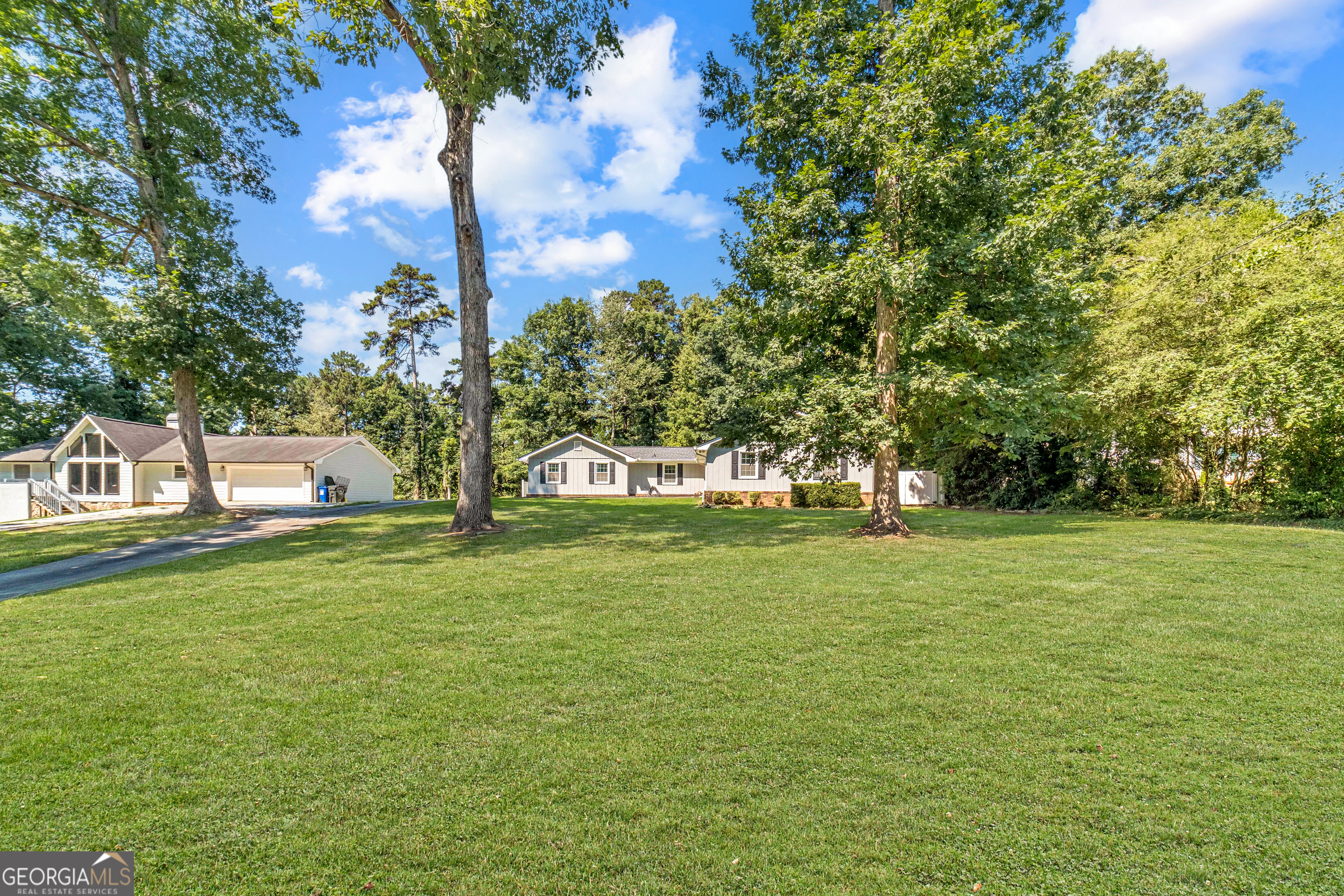 3245 Village Glen TRL S