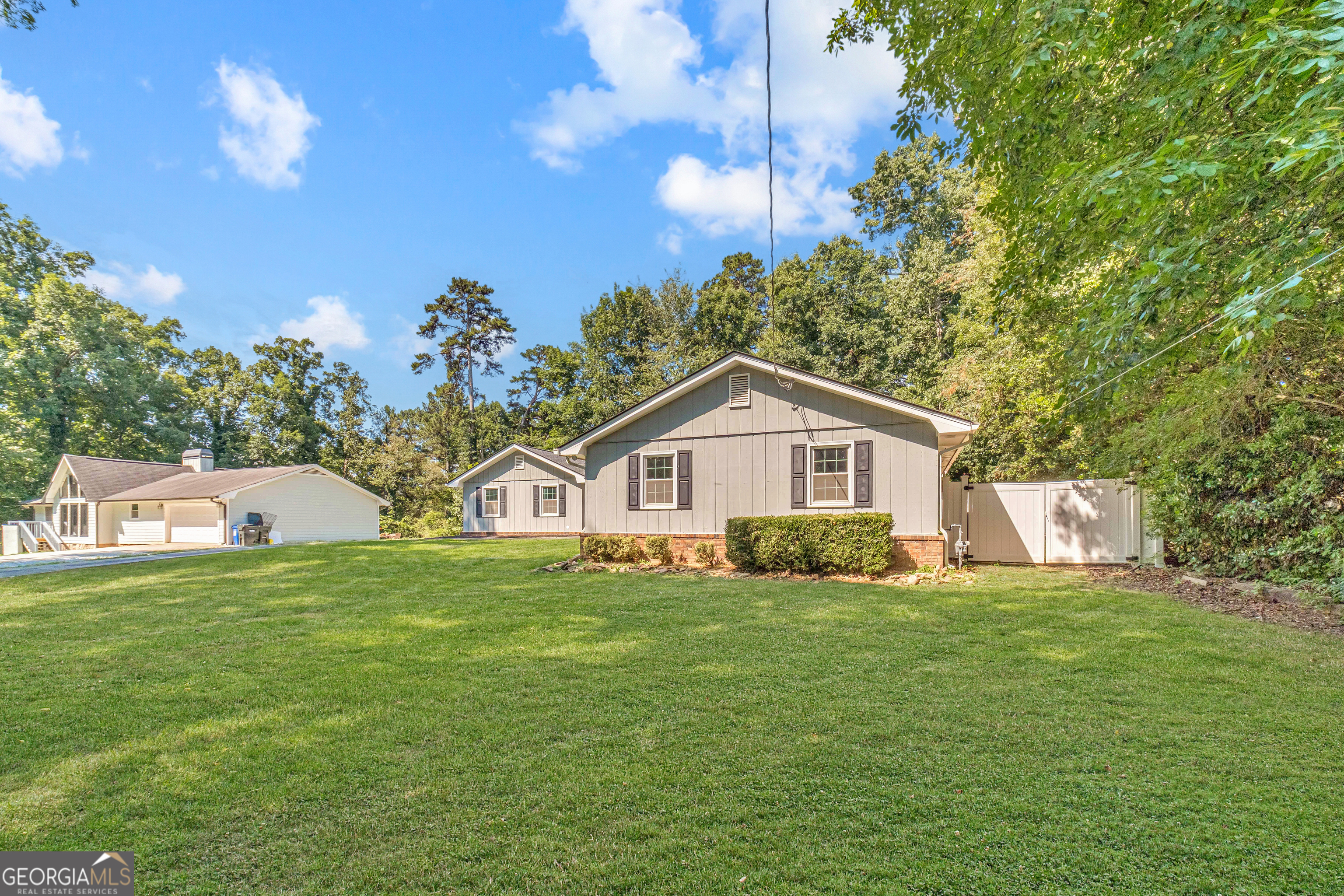 3245 Village Glen TRL S