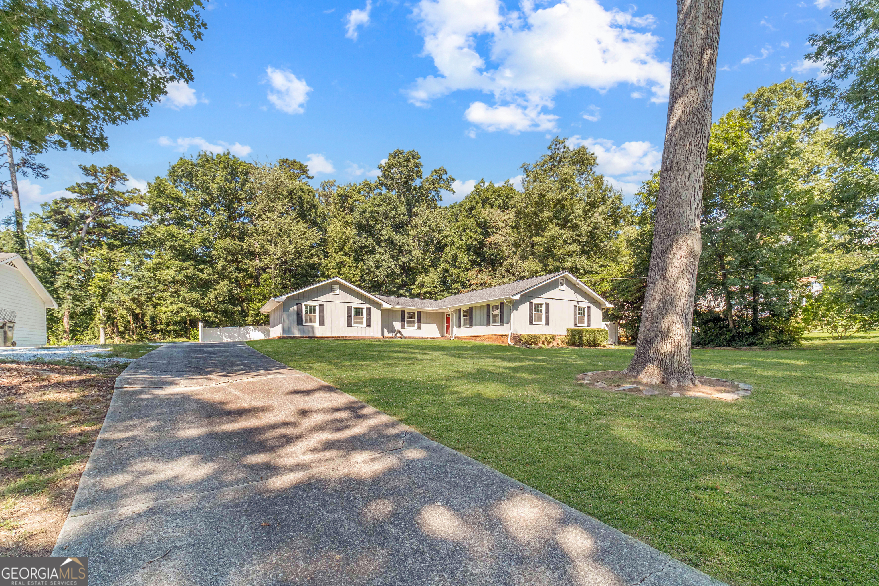 3245 Village Glen TRL S
