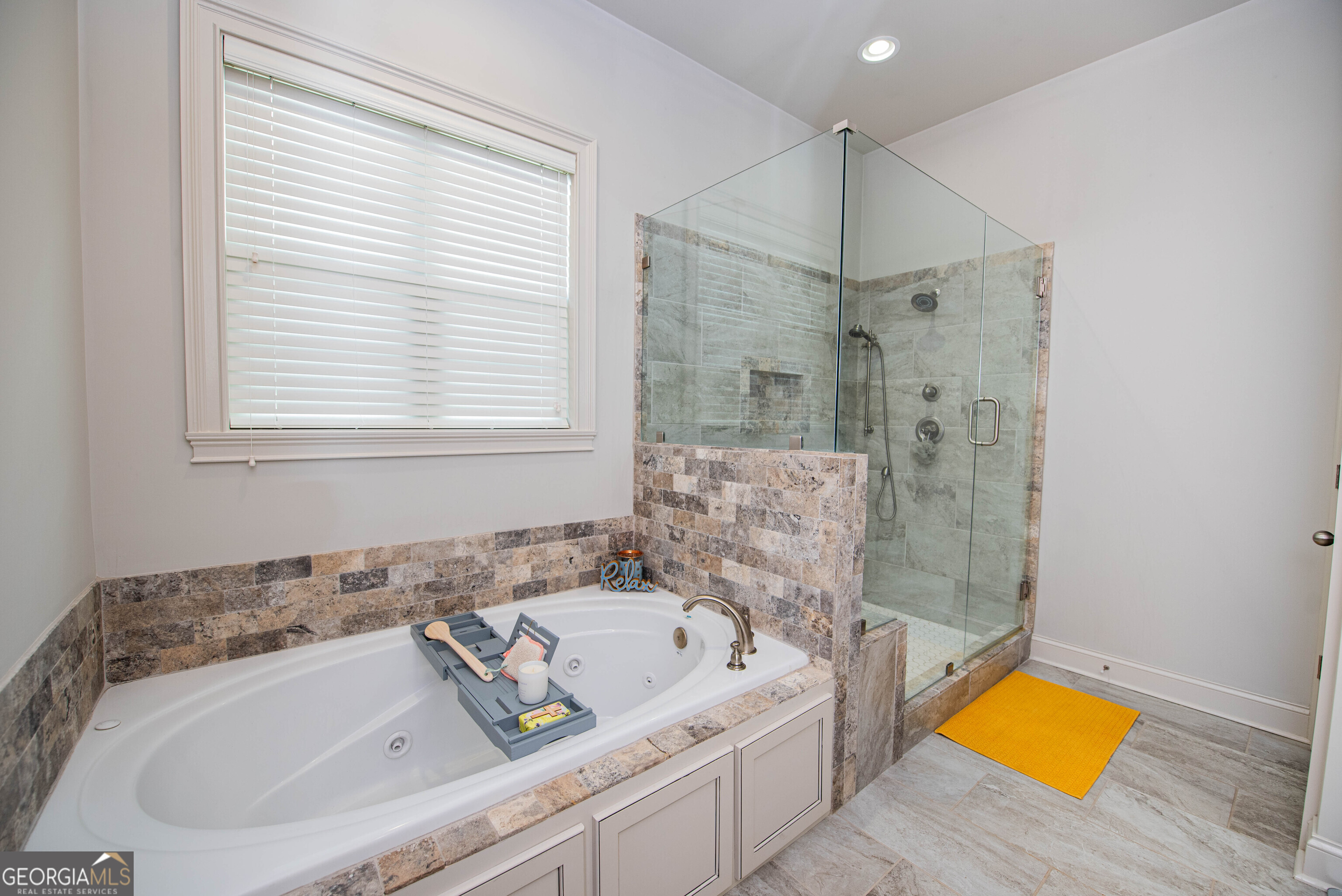 823 Kyler LN