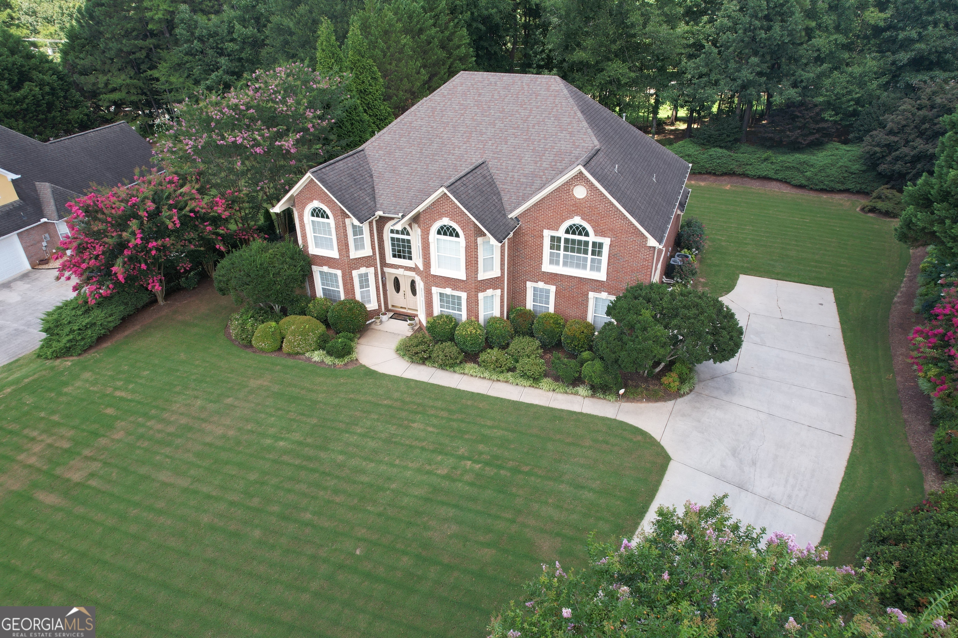 305 Young James CIR
