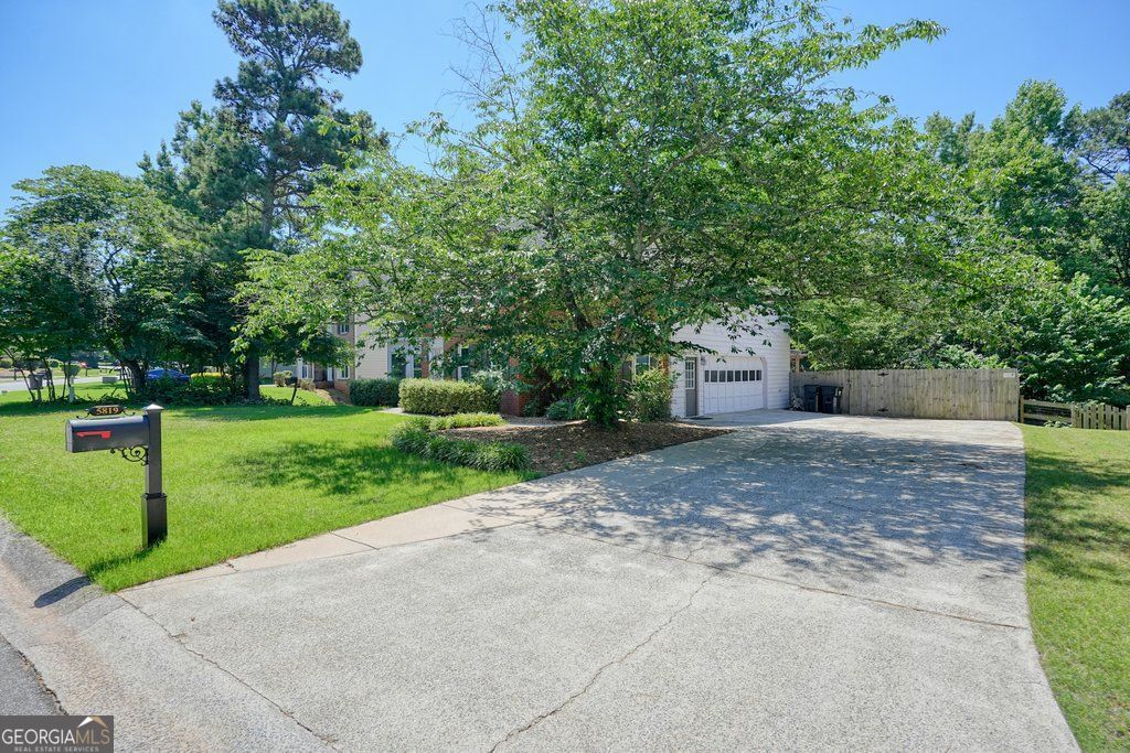 5819 Fairwood WALK