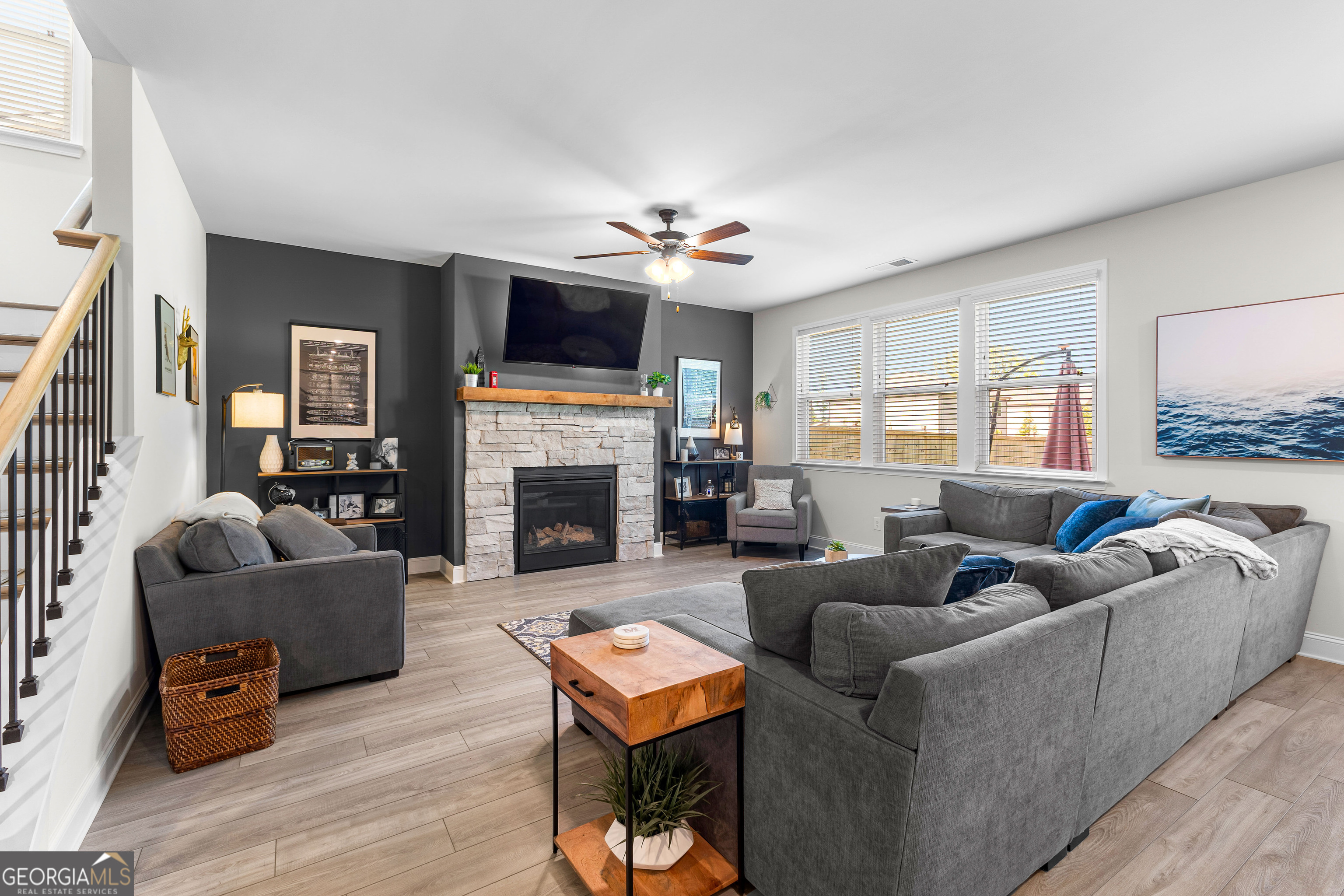 416 Kinross LN