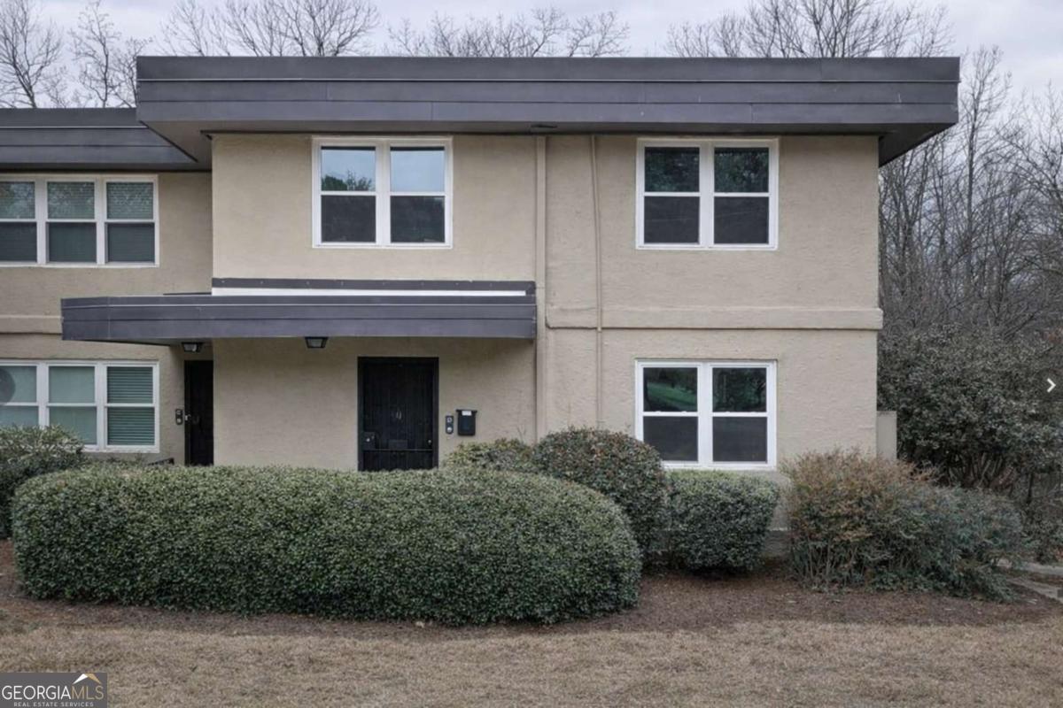 275 Lakemoore DR NE D