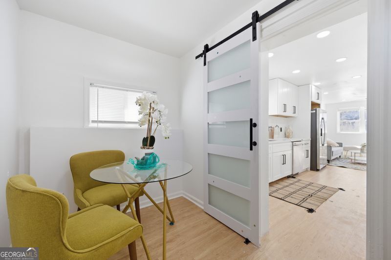 2073 Morehouse DR NW