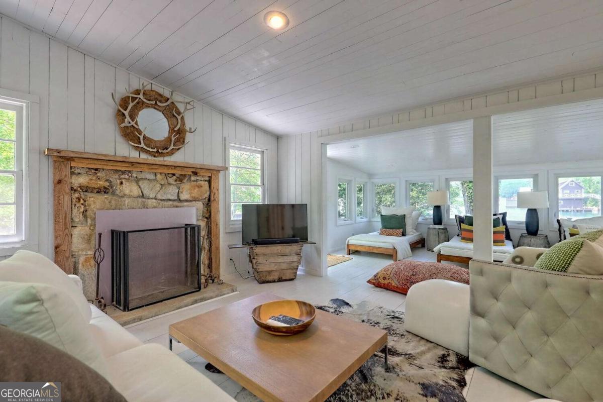 89 Arkansas LN
