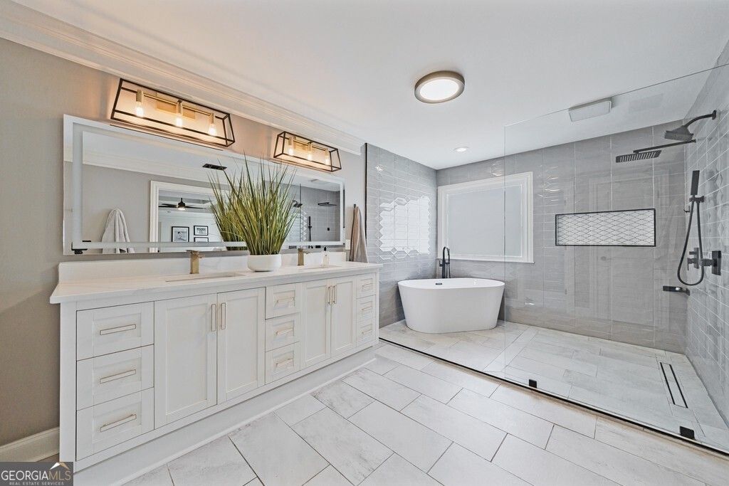 Photo of 1428 Dupont Commons Circle, Atlanta, GA 30318 (MLS # 10729166)