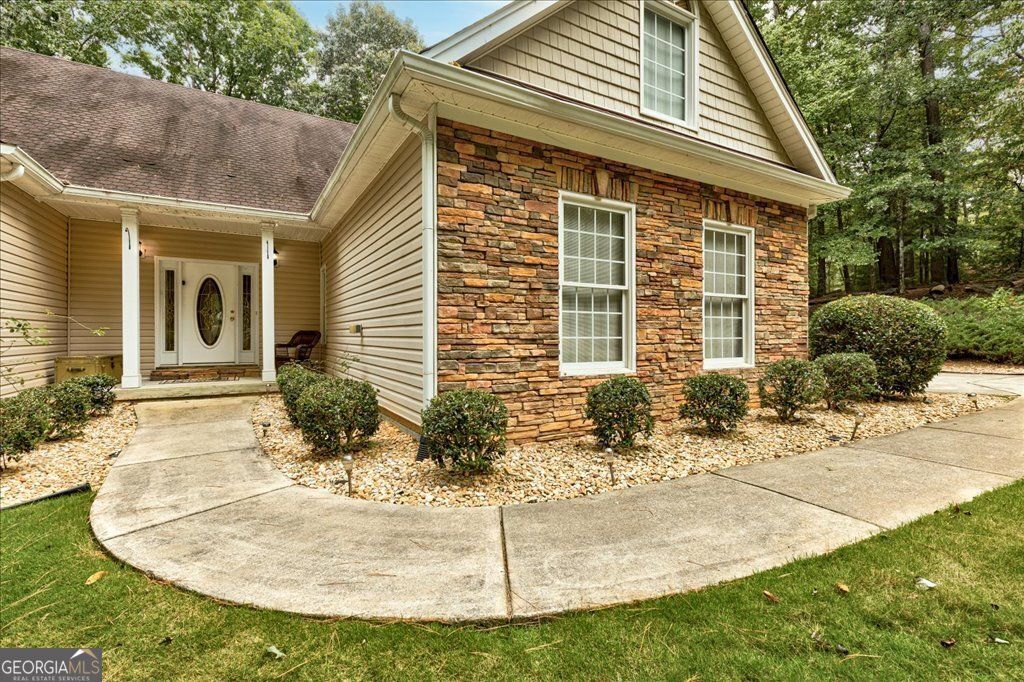 Photo of 56 Driftwood Court, Newnan, GA 30263 (MLS # 10654699)