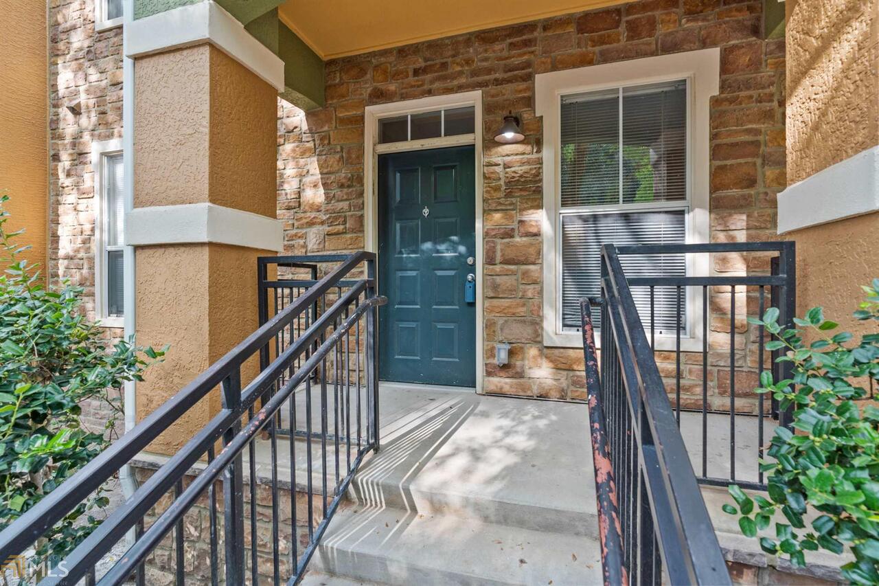 Gorgeous 1Bedroom/1Bath ground level unit with exterior access located in sought after Perimeter Brookhaven area. Minutes from the Perimeter Mall, shopping, amazing restaurants, Marta, I-285, GA 400 and Buckhead! Open floor plan and freshly painted. Kitchen features white cabinetry, decorative white tile backsplash, stone countertops, all new gourmet appliances, and breakfast bar overlooking the main living area. New water heater, separate laundry closet and new upgraded flooring throughout. Spacious bedroom with full bath featuring a stone top vanity, shower/tub combo and a generous walk-in closet. Amenities include pool, clubhouse with rec area, business center, media room, pet walk, assigned parking and a greenspace with gardens. The lifestyle this unit offers will not last for long, come and see it today!