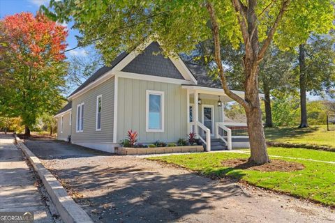 Photo of 515 Woodlawn Avenue, Calhoun, GA 30701 (MLS # 10756681)