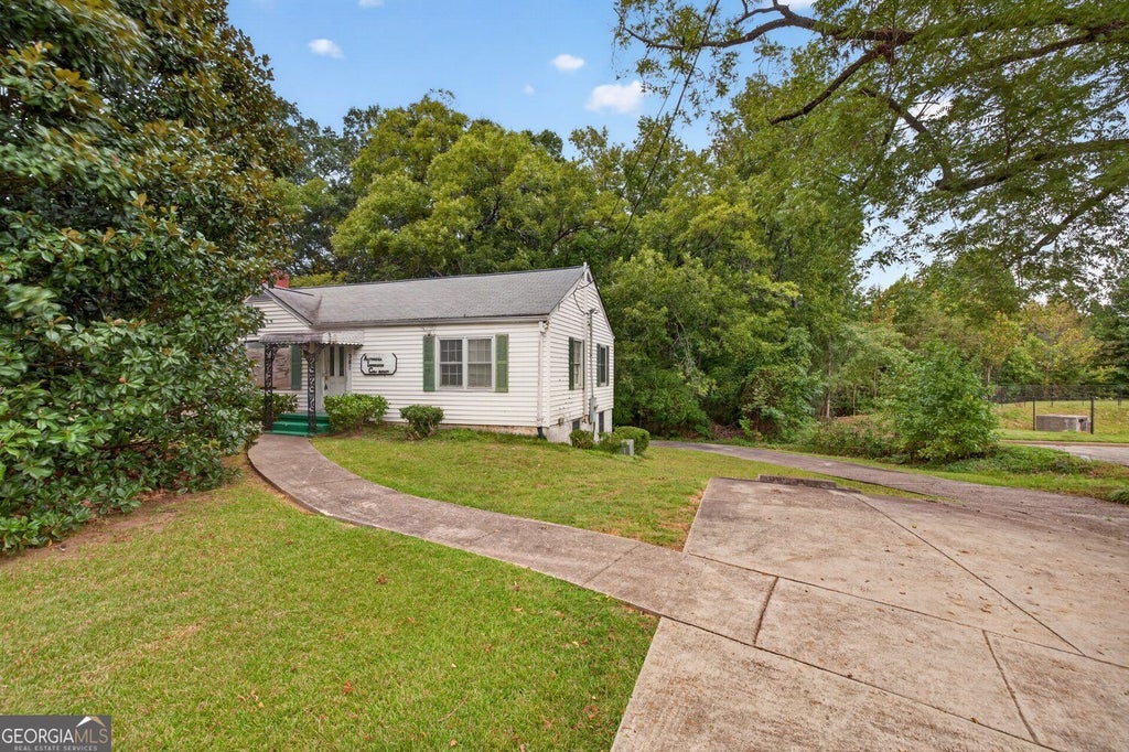 Photo of 381 Conyers Road, Loganville, GA 30052 (MLS # 10876701)