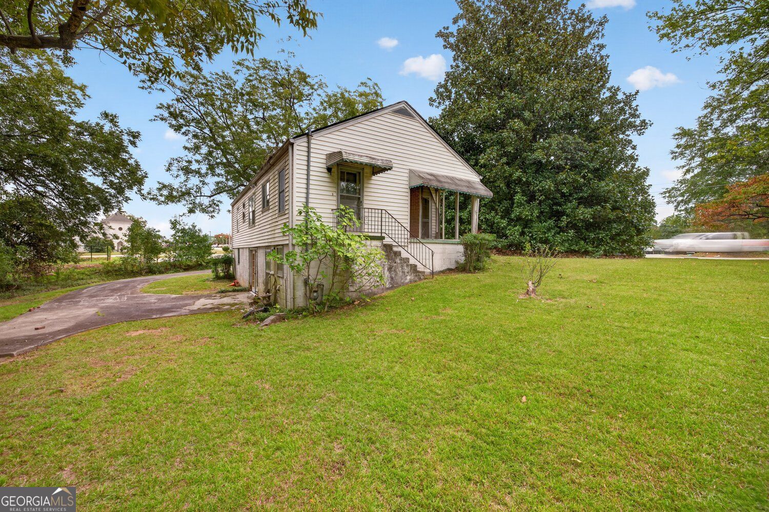 381 Conyers RD
