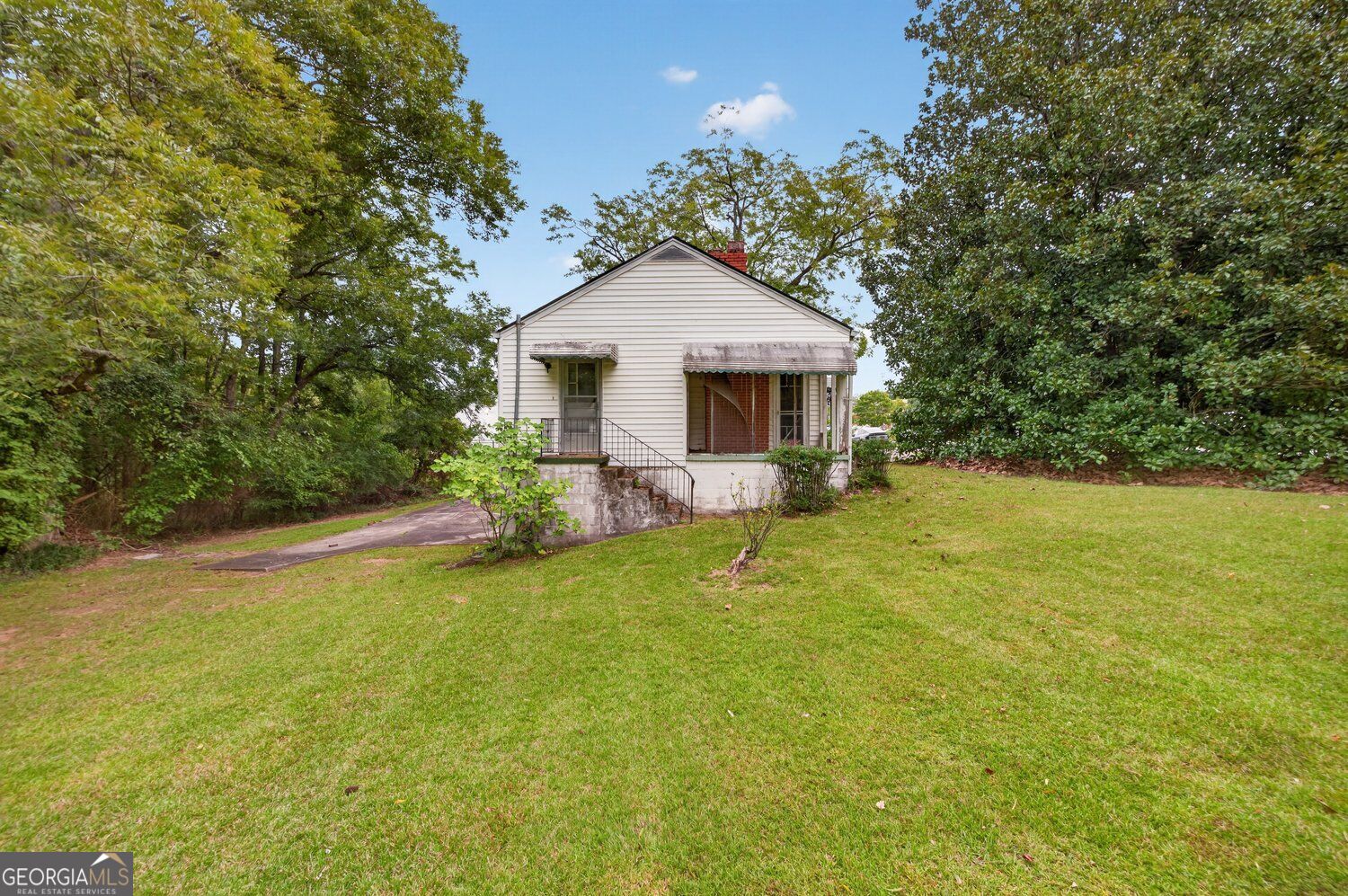 381 Conyers RD