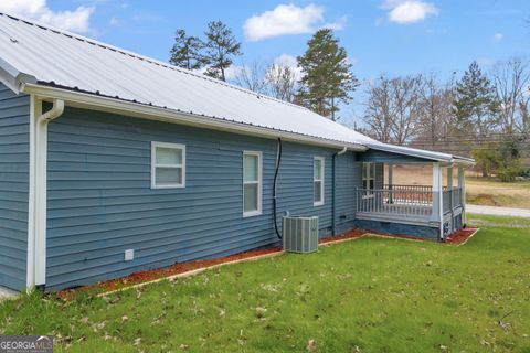 A home in Toccoa