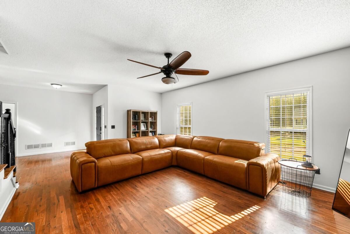 176 Oak Leaf DR
