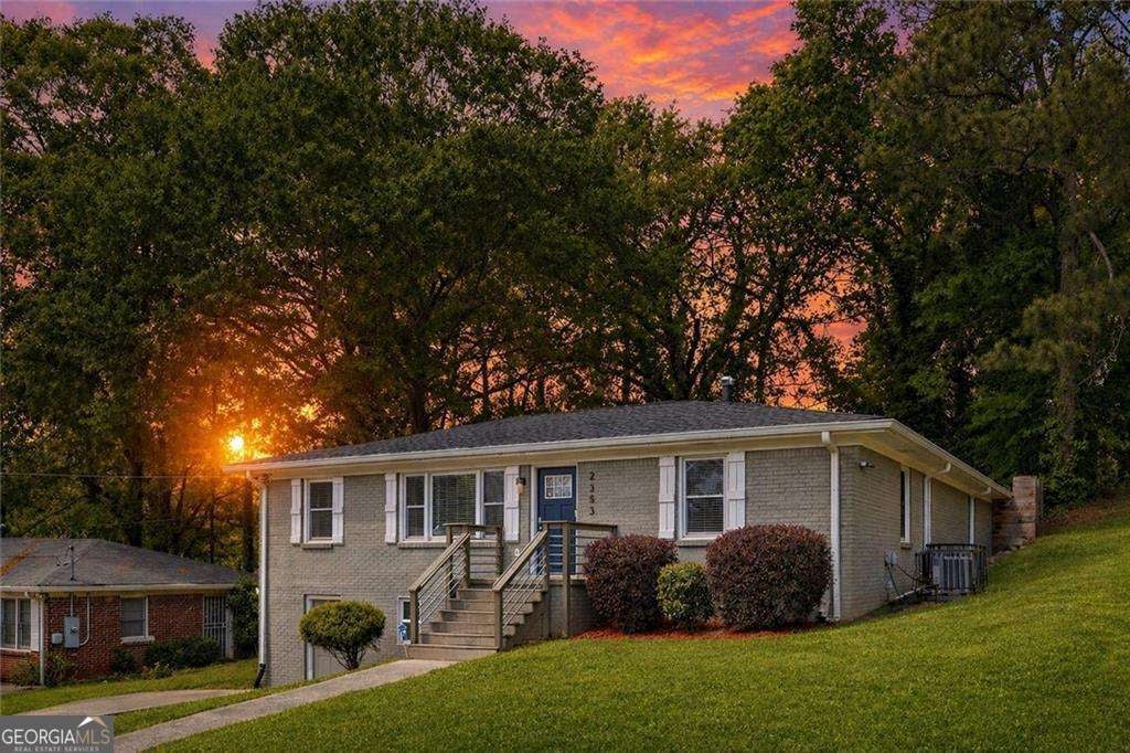 2353 Larchwood RD