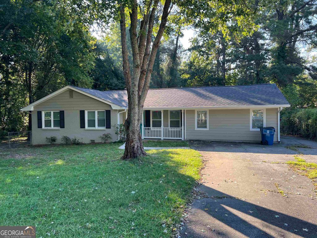 Photo of 420 Lockridge Lane, Lawrenceville, GA 30046 (MLS # 10661555)