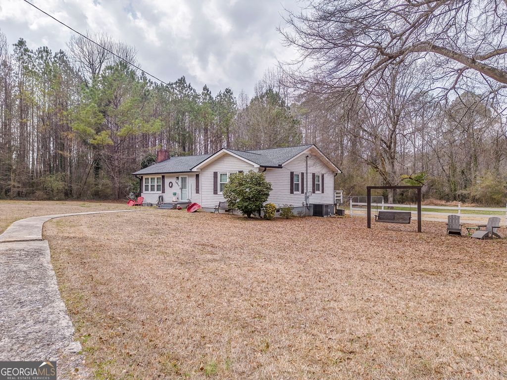 Photo of 1046 Old Cedartown Road SE, Lindale, GA 30147 (MLS # 10696952)