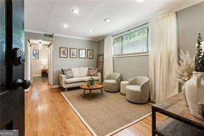880 Glendale TER NE 9