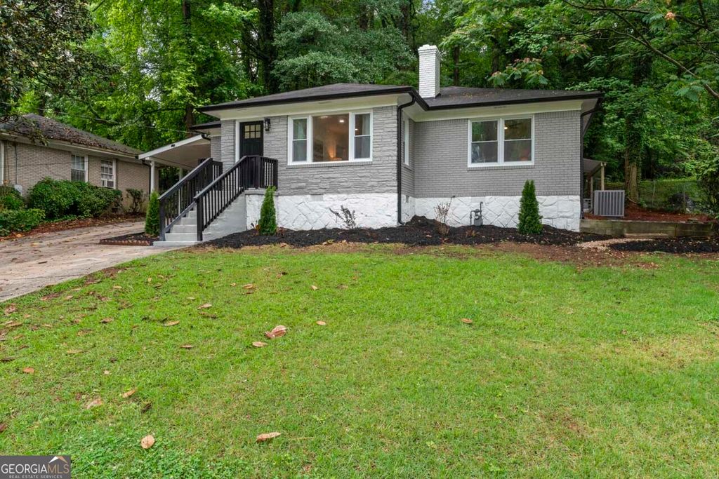 Photo of 2200 Beecher Circle SW, Atlanta, GA 30311 (MLS # 10772829)