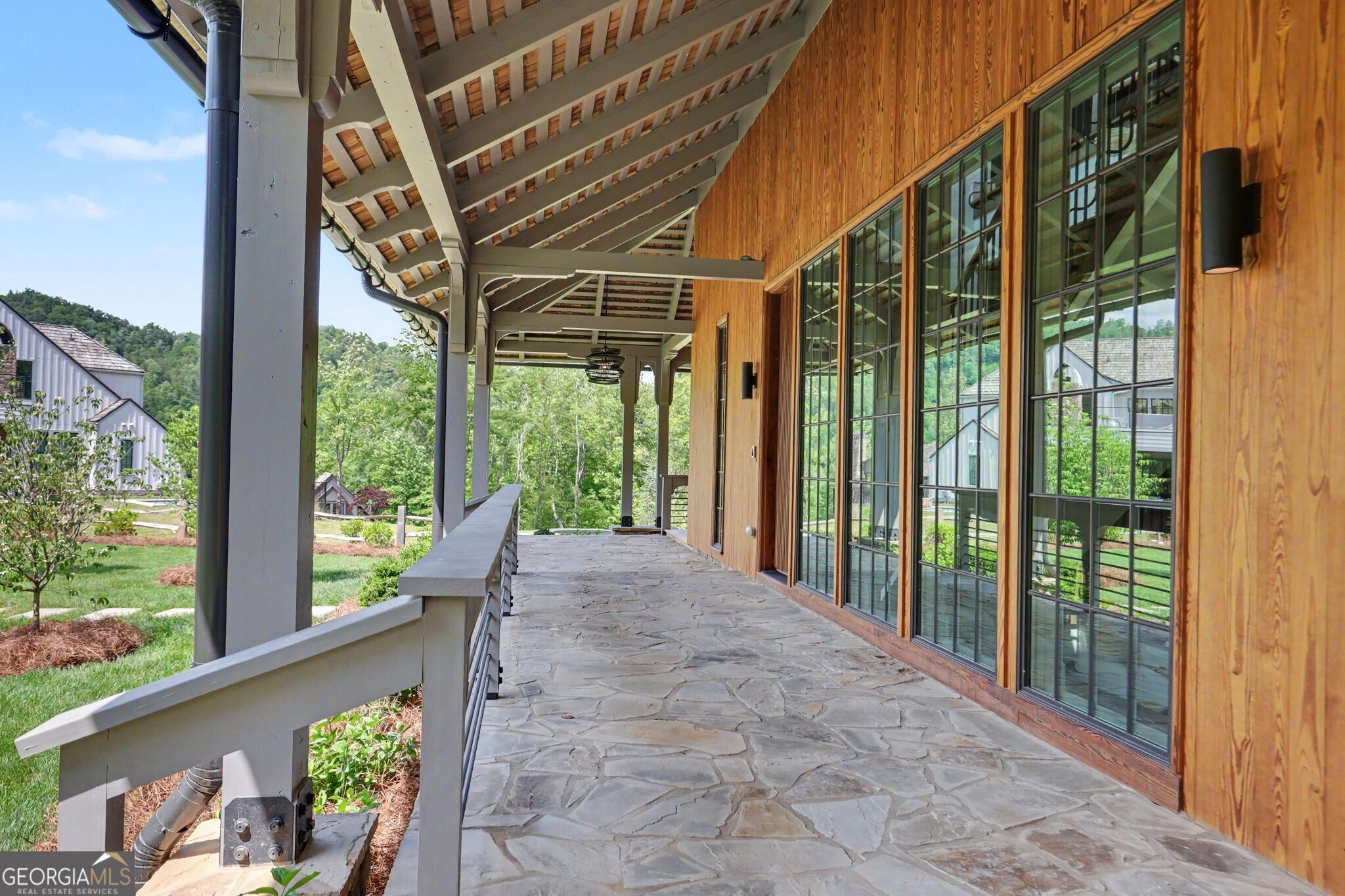 140 Cove View LN