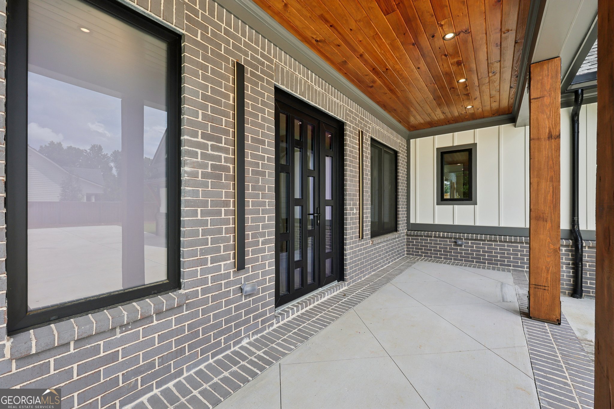 1110 Flowers DR