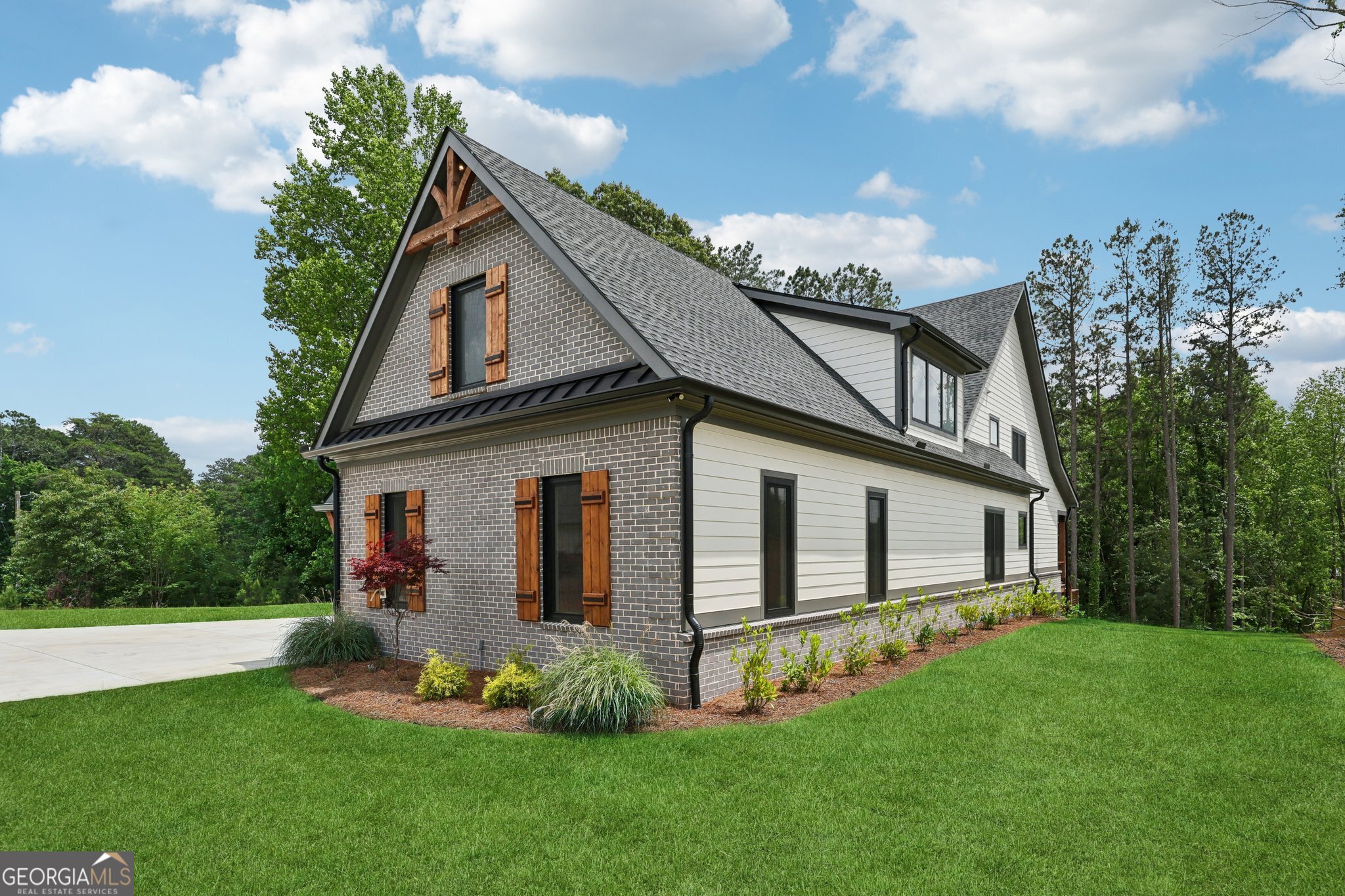 1110 Flowers DR