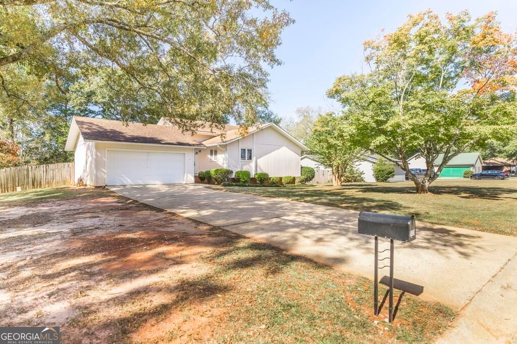 Photo of 1129 Kingston Rd, Perry, GA 31069 (MLS # 10882381)
