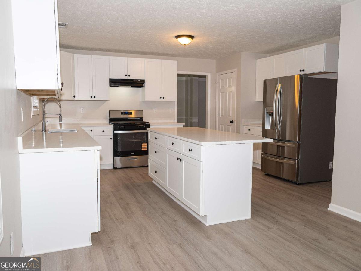 1860 Pinehurst View DR