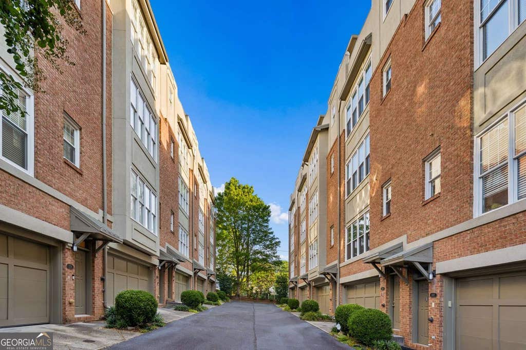 Photo of 1380 Parkview Lane NE, Atlanta, GA 30324 (MLS # 10819834)