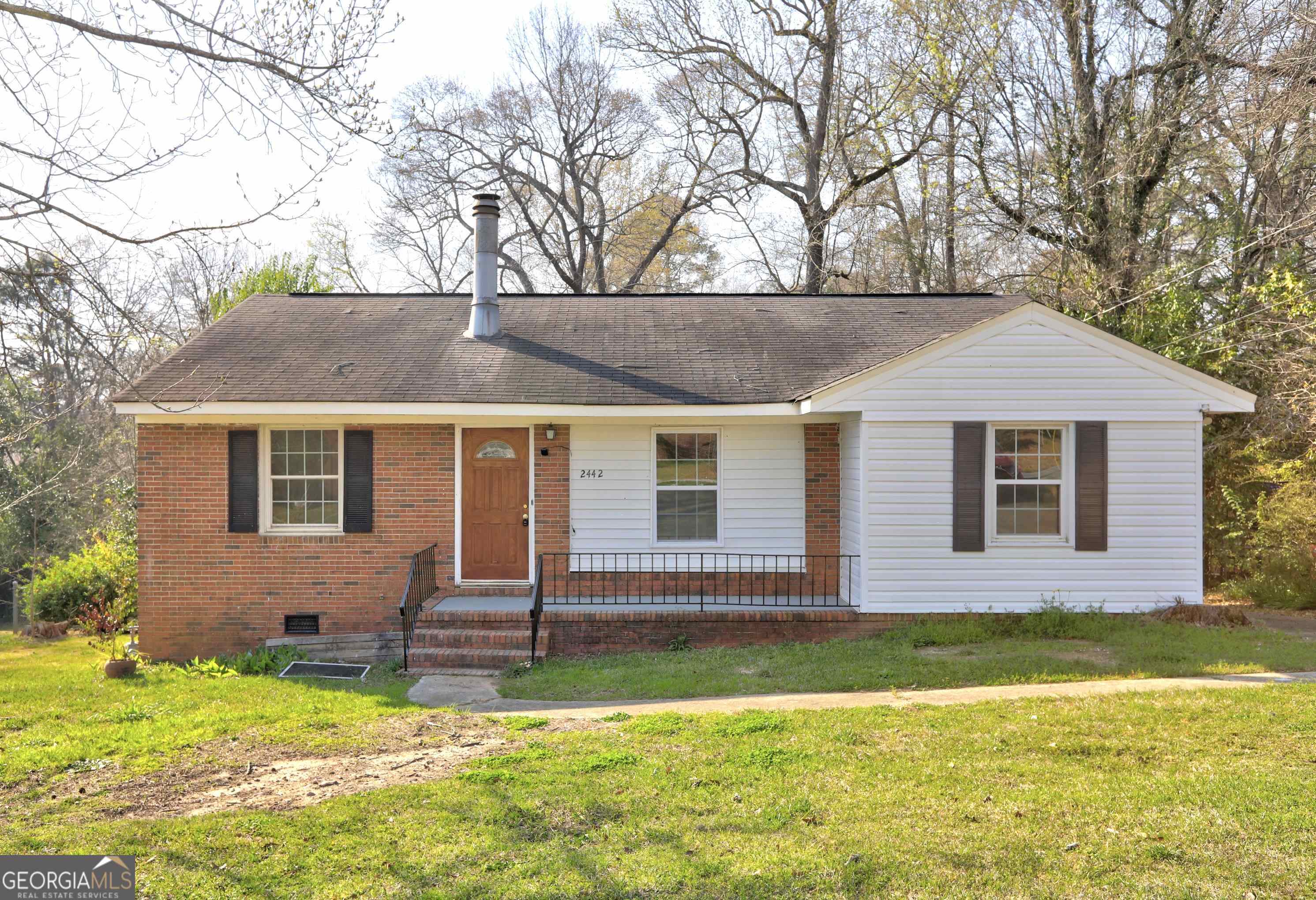 Great 2 Bedroom, 1 Bath Home in Macon. Hardwood floors, Spacious Family Room with Fireplace and Bright, White Kitchen. Don't Miss This Opportunity!