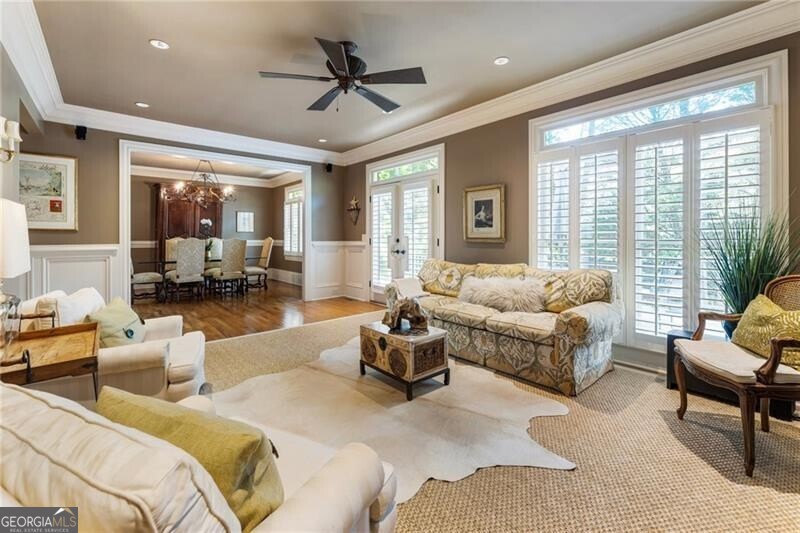 567 N Palisades CIR SE