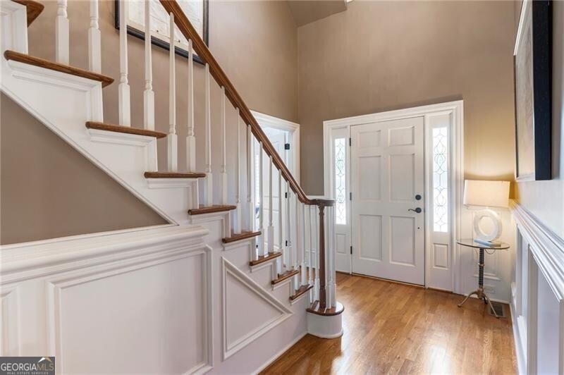 567 N Palisades CIR SE
